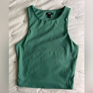 Express body contour cropped tank